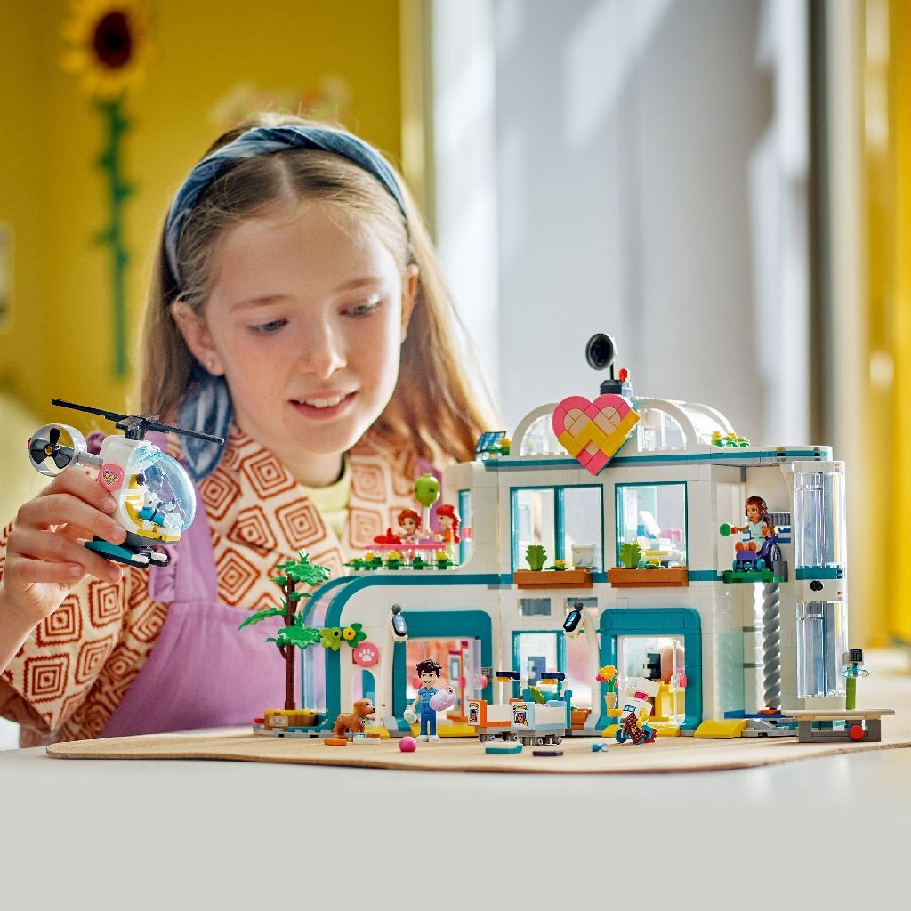LEGO FRIENDS SPITALUL ORASULUI HEARTLAKE 42621 - imagine 3