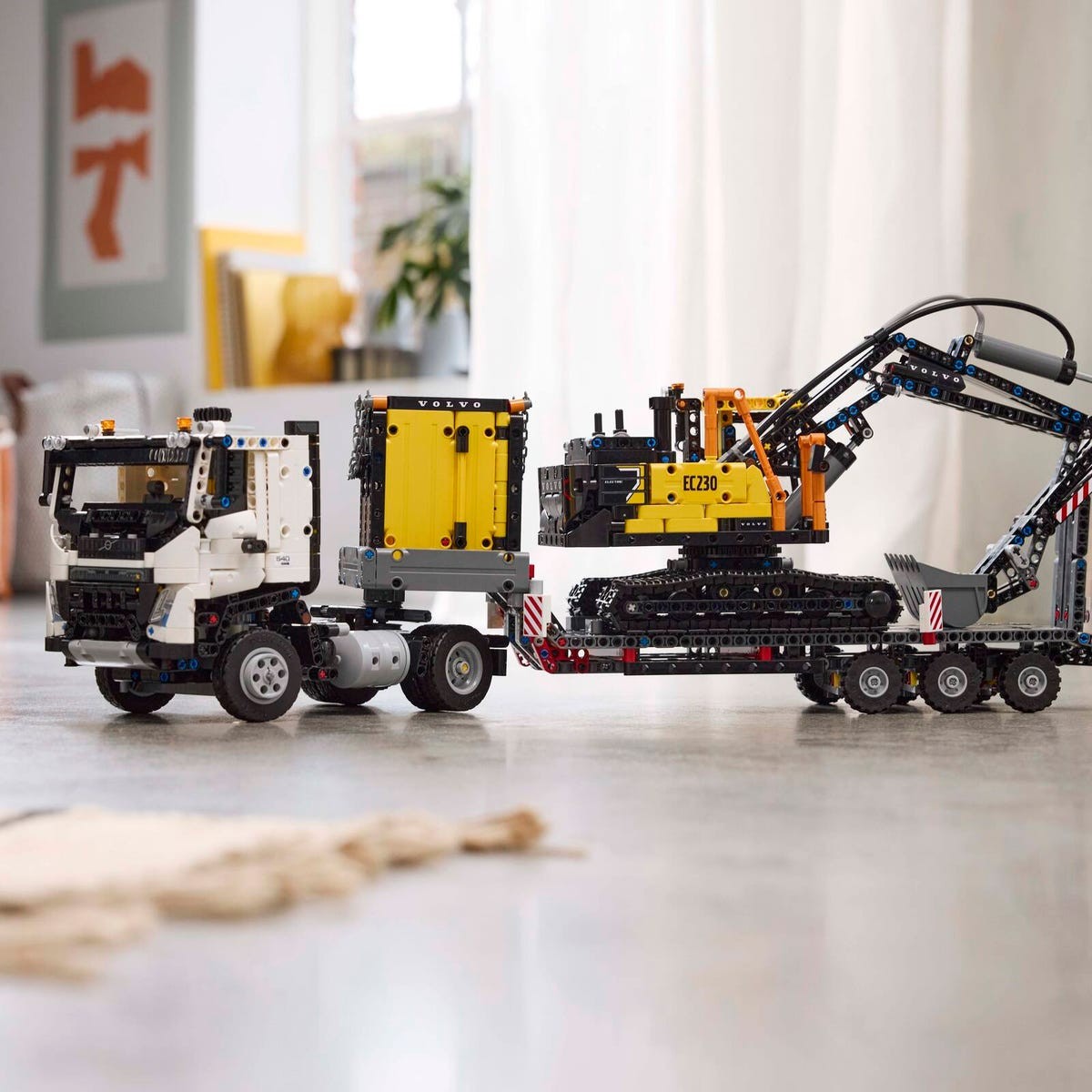 LEGO TECHNIC CAMIONUL FMX ȘI EXCAVATORUL ELECTRIC EC230 DE LA VOLVO 42175 - imagine 6