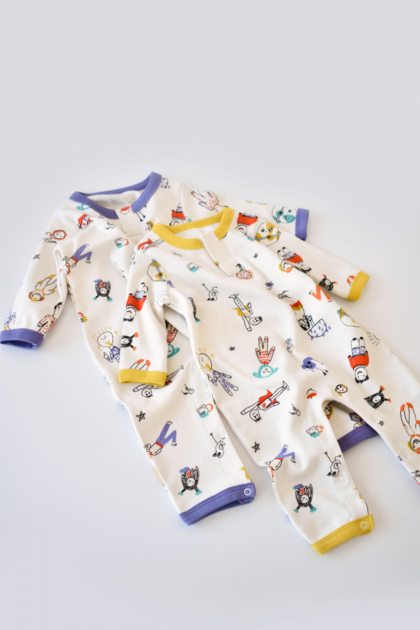Set 2 salopetele cu maneca lunga si pantaloni lungi – 100%bumbac organic – Galben si Mov, BabyCosy Set 2 salopetele cu maneca lunga si pantaloni lungi – 100%bumbac organic – Galben si Mov, BabyCosy