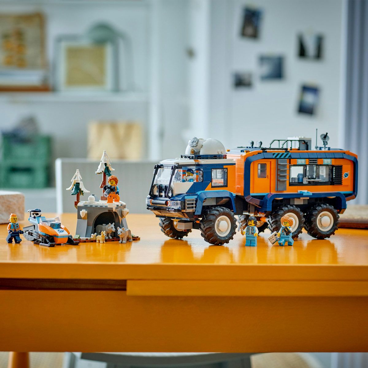 LEGO CITY CAMIONUL LABORATOR STIINTIFIC AL EXPLORATORILOR ARCTICI 60471 - imagine 5