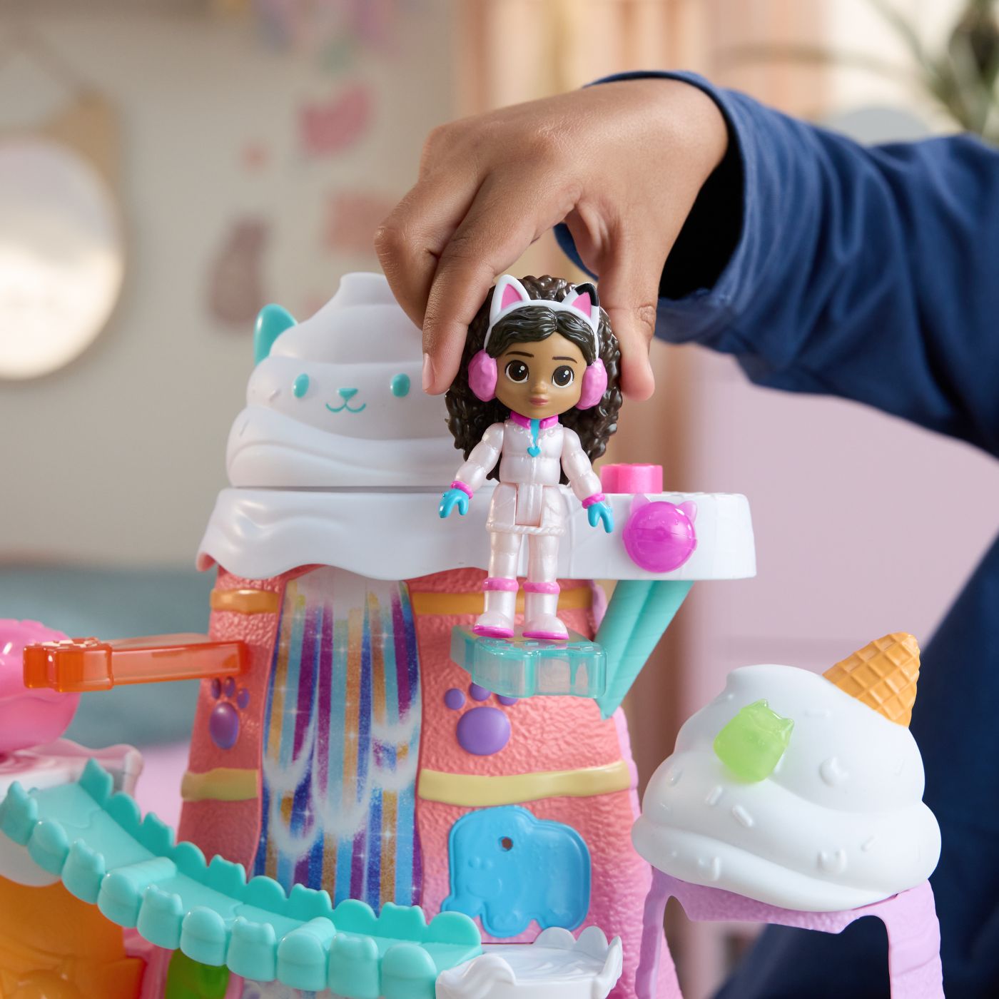 GABBYS DOLLHOUSE FILMUL SET DE JOACA MUNTELE DE DULCIURI A LUI GABBY - imagine 4