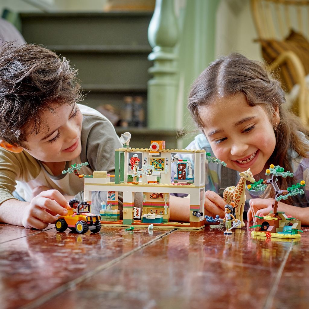 LEGO FRIENDS SALVAREA ANIMALELOR SALBATICE CU MIA 41717 - imagine 4