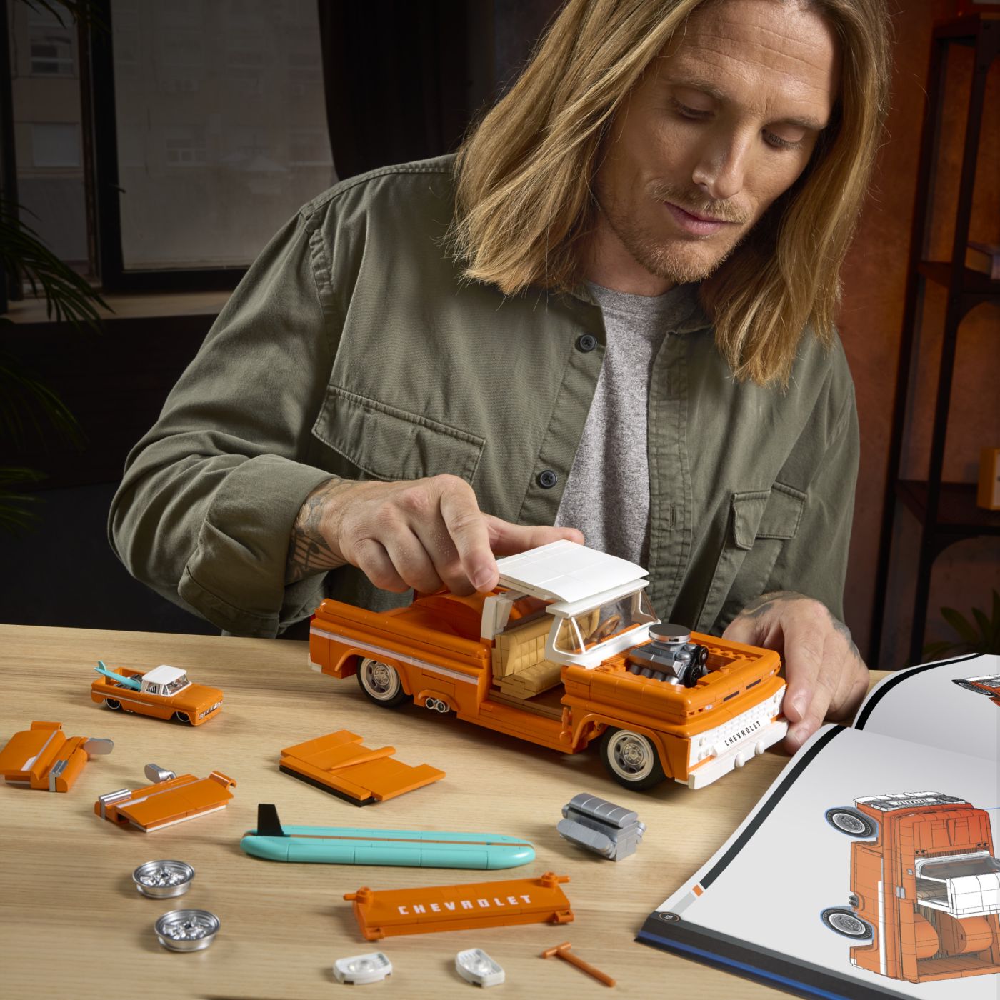 HOT WHEELS ELITE SERIES SET DE CONSTRUCTII CAMIONETA PERSONALIZATA CHEVROLET 1962 - imagine 4